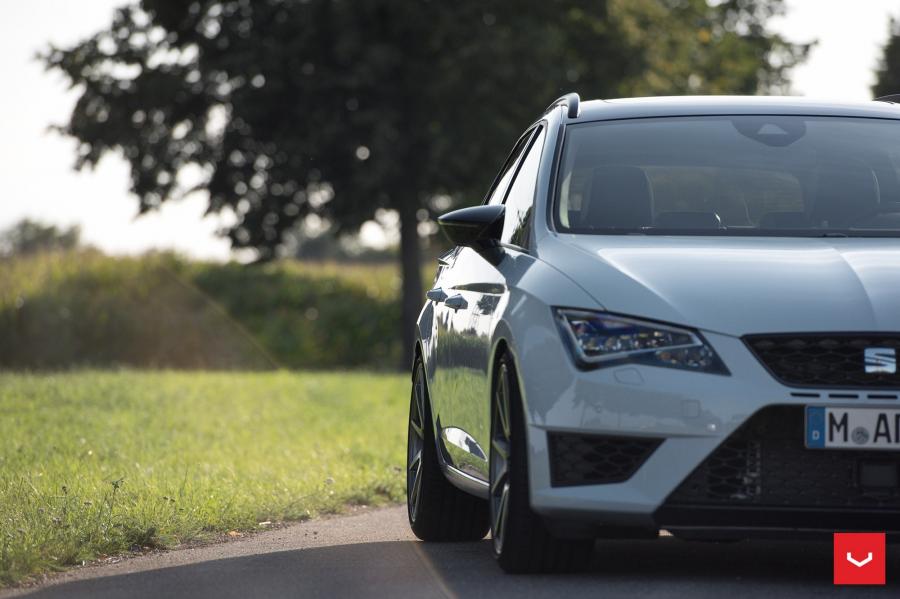 Детали экстерьера Seat Leon Cupre on Vossen Wheels (VFS1) 2017 года  (фото 23 из 23)
